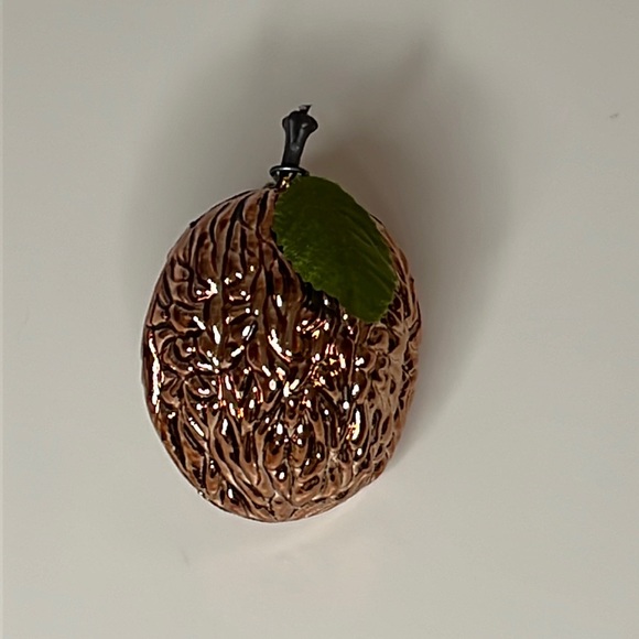 🎄Gold / Brass Walnut Shaped Ornament 🎄 - Picture 3 of 8